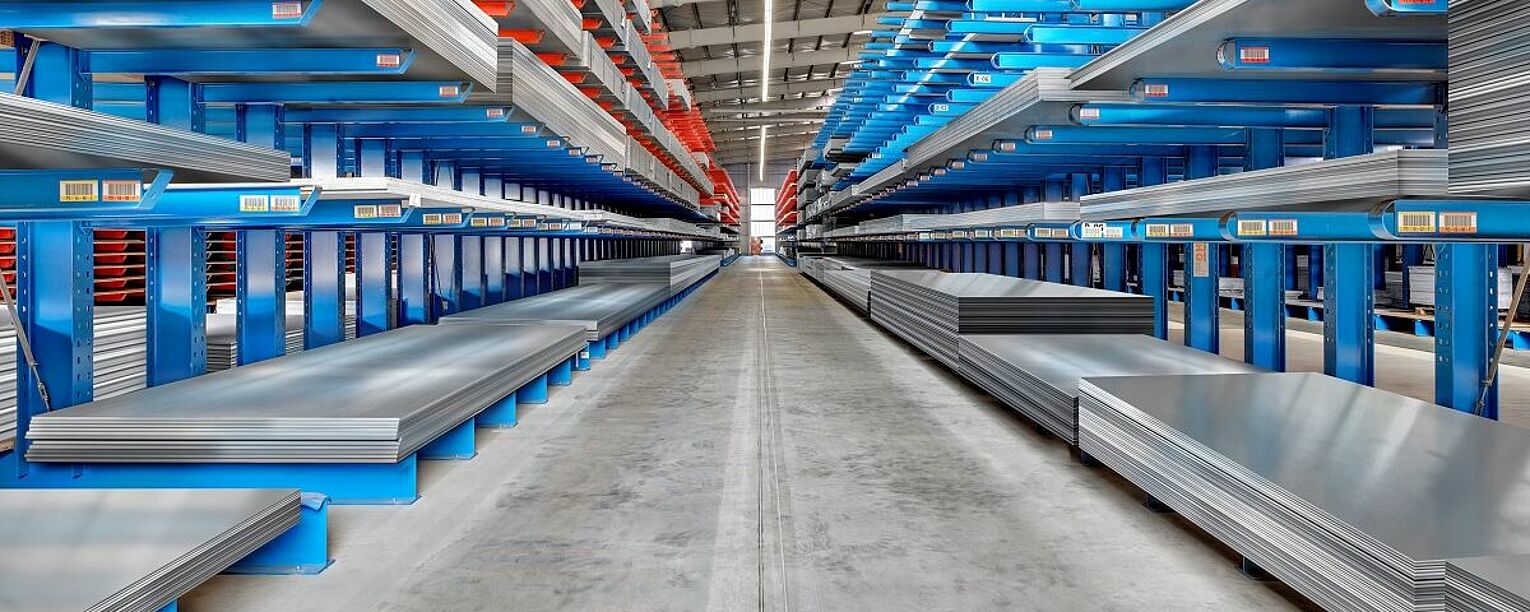 [Translate "Italien"] Cantilever racking metal trade