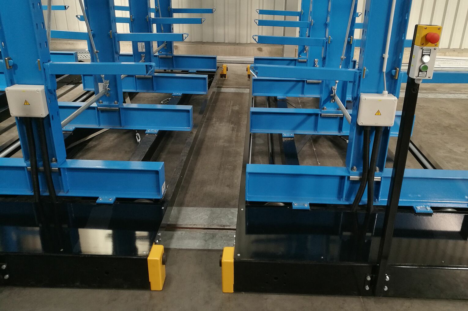 [Translate "Italien"] Mobile cantilever racking