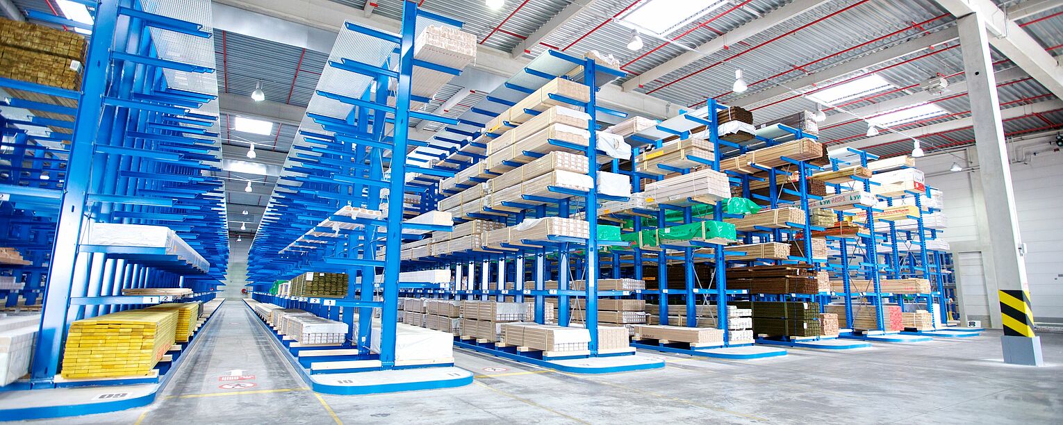 [Translate "Italien"] Cantilever racking for narrow aisle