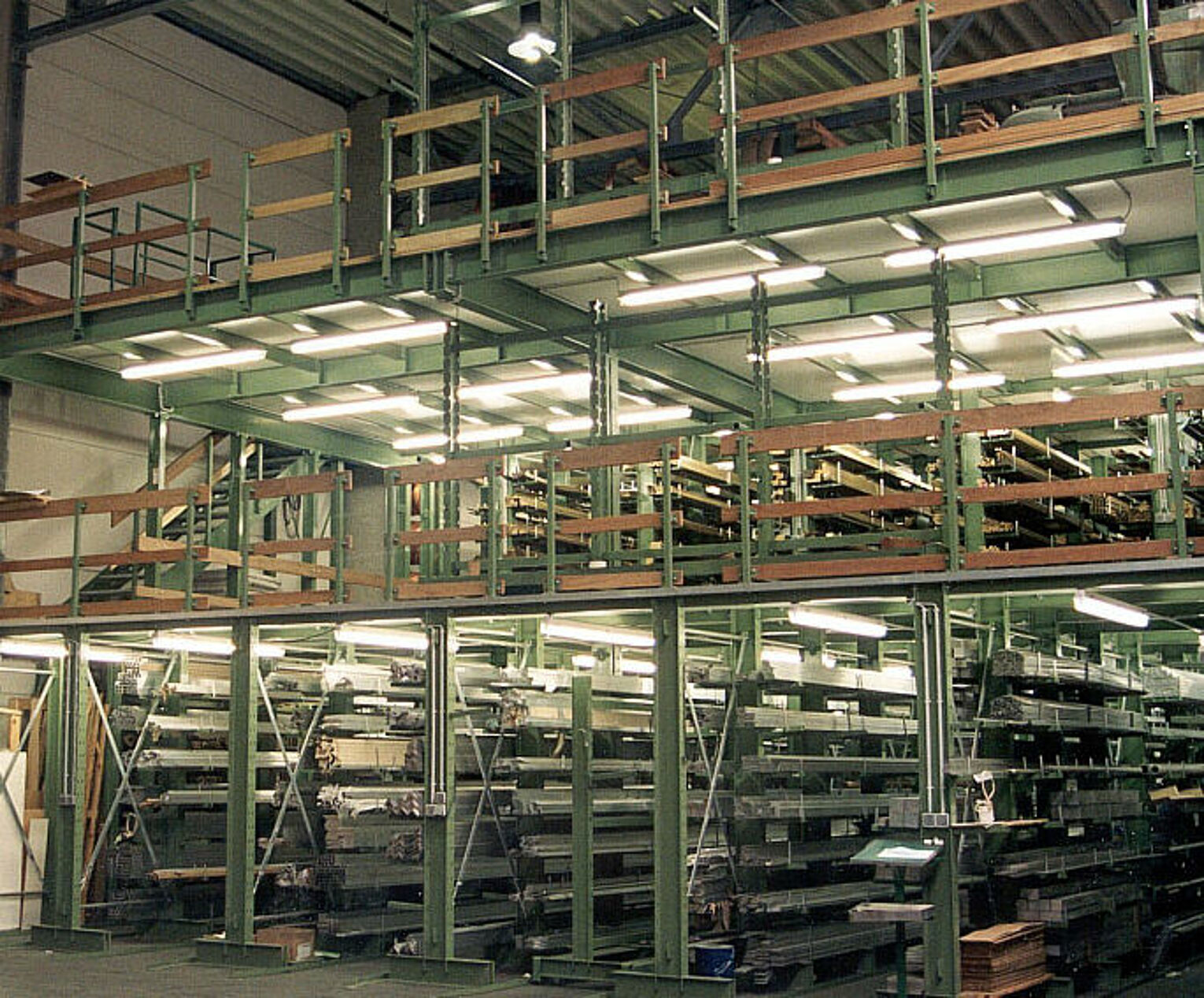 [Translate "Italien"] Cantilever racking Multi-tier storage