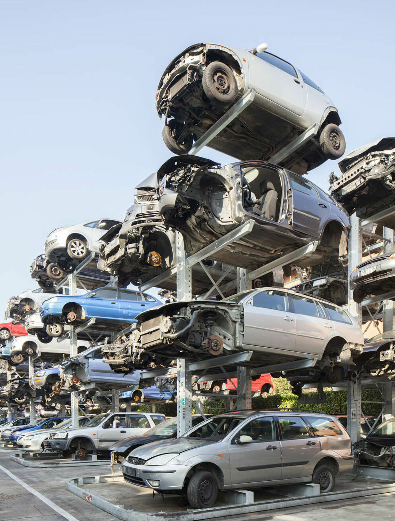 [Translate "Italien"] Cantilever racking Car dismantler