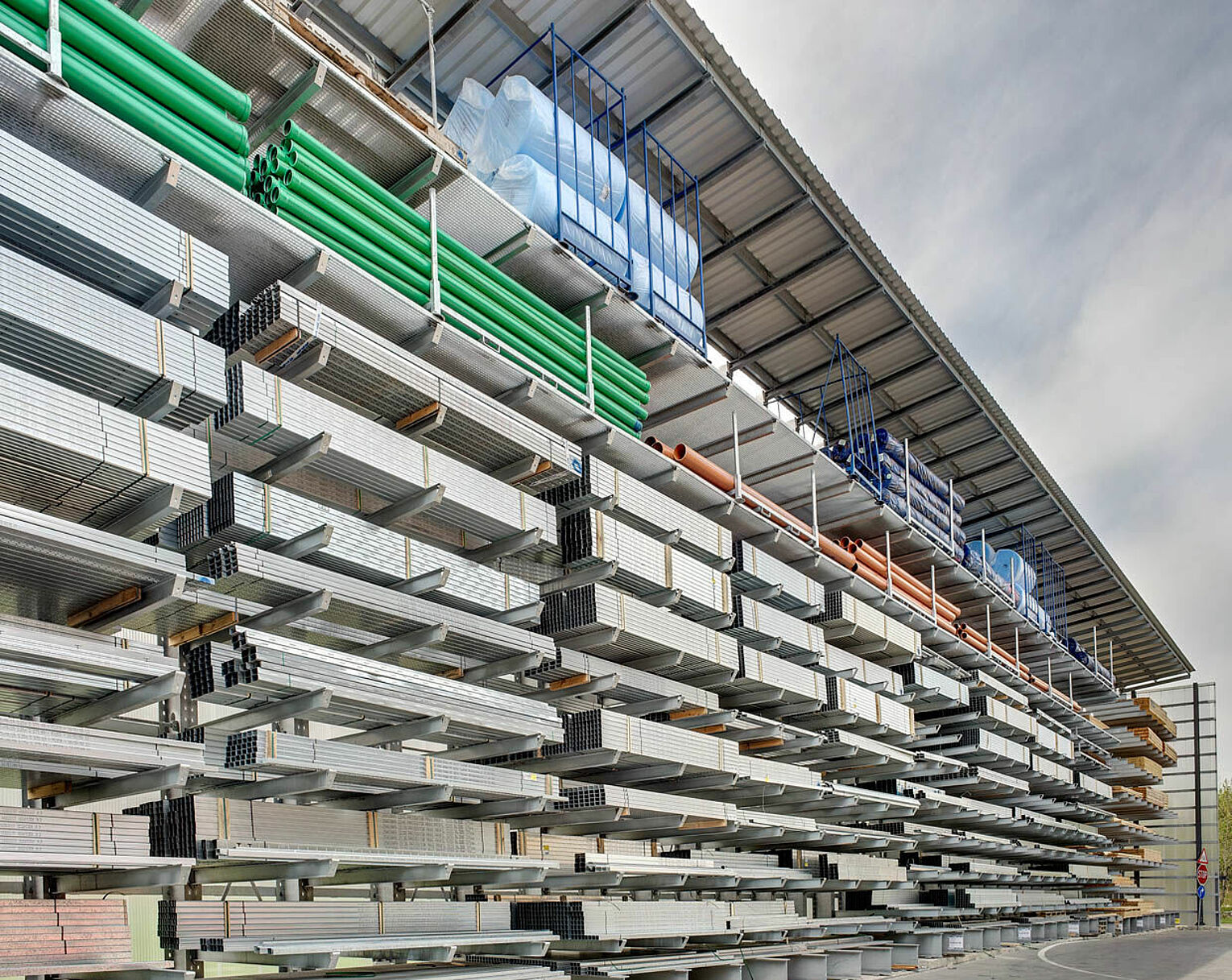 [Translate "Italien"] Cantilever racking Yard racking