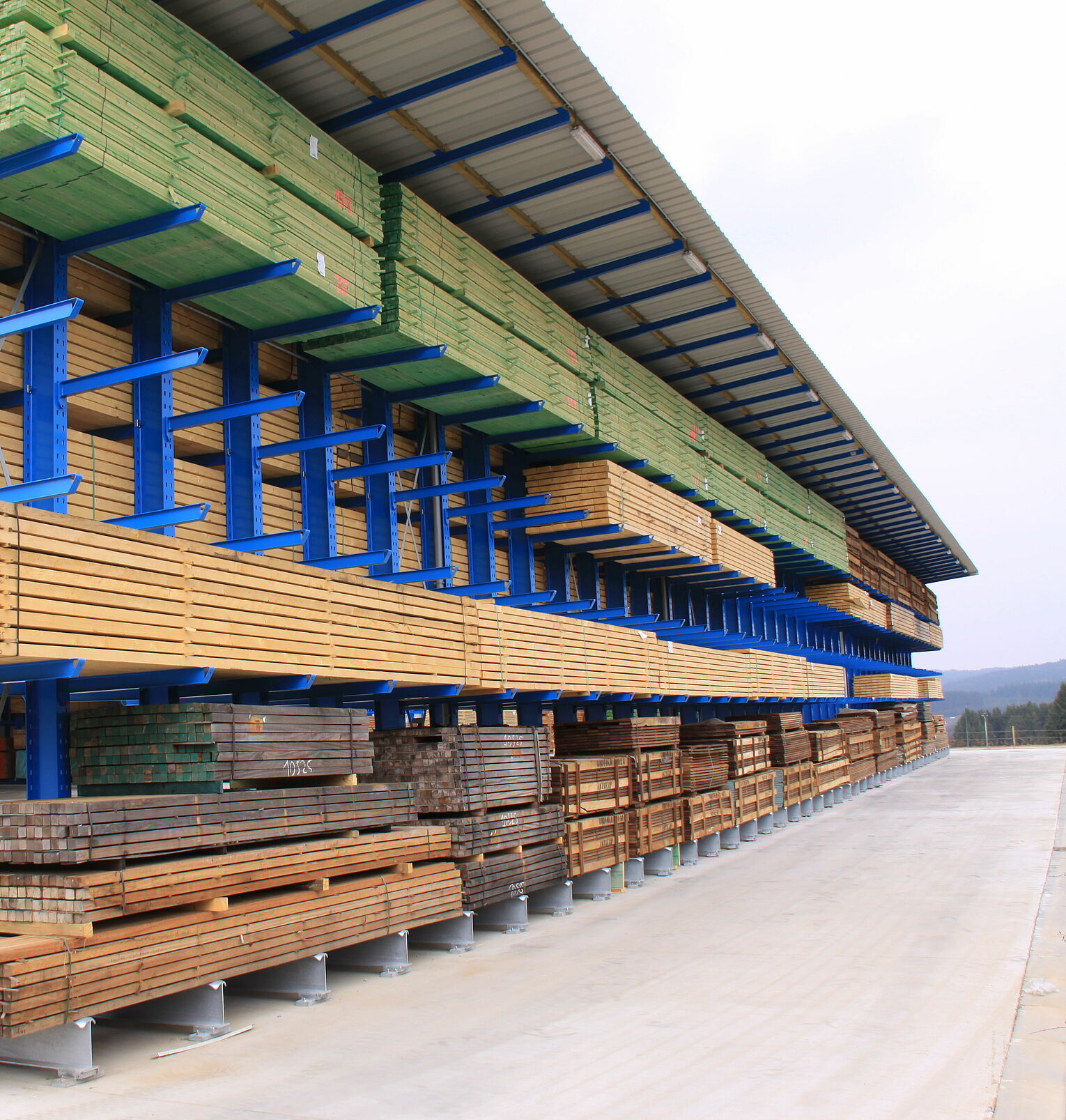 [Translate "Italien"] Cantilever racking Yard racking