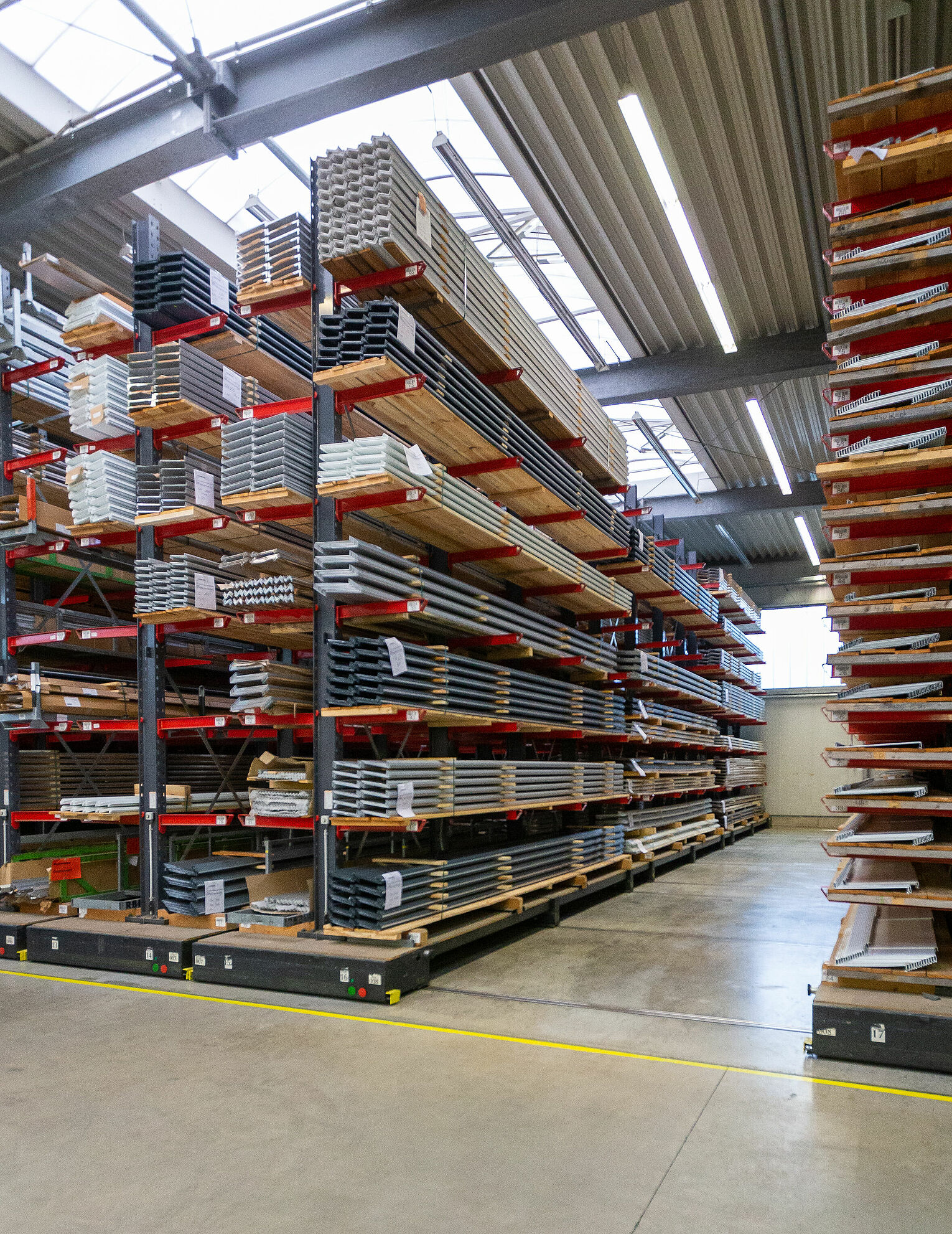 [Translate "Italien"] Mobile cantilever racking