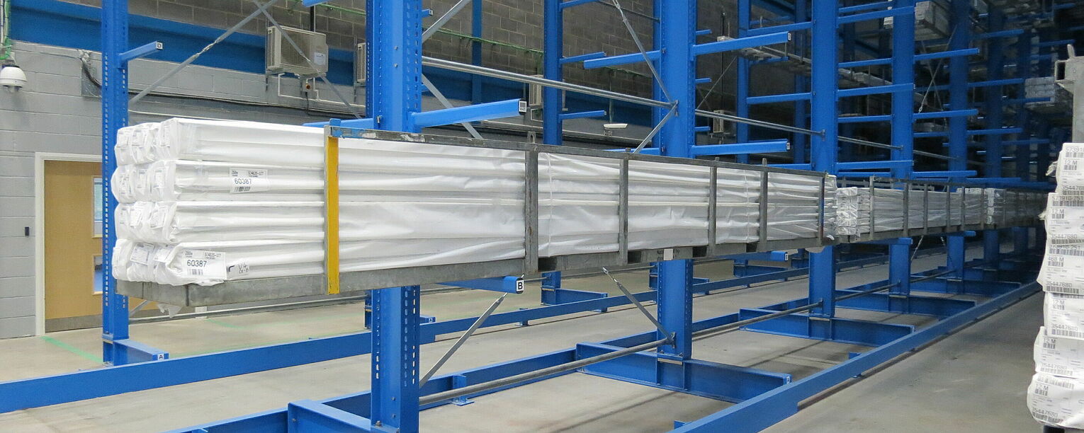 [Translate "Italien"] Cantilever racking for narrow aisle