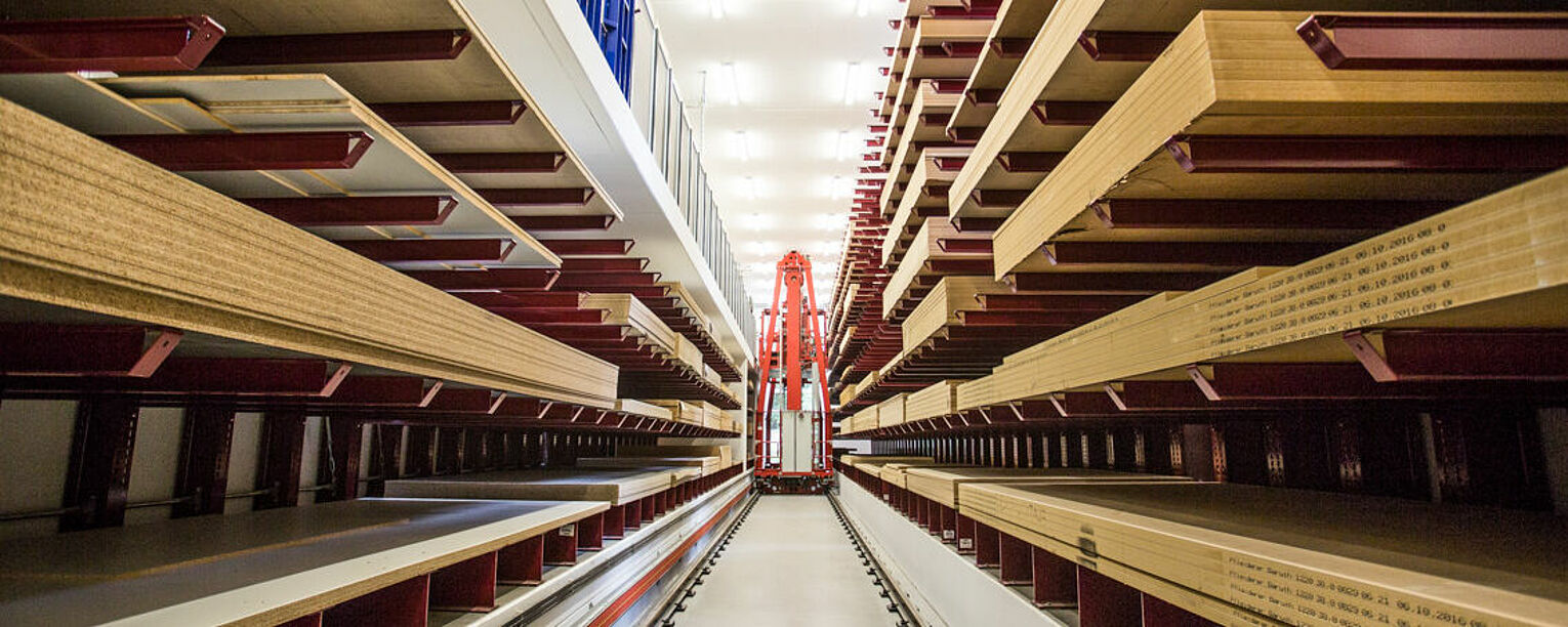 [Translate "Italien"] Cantilever racking timber trade