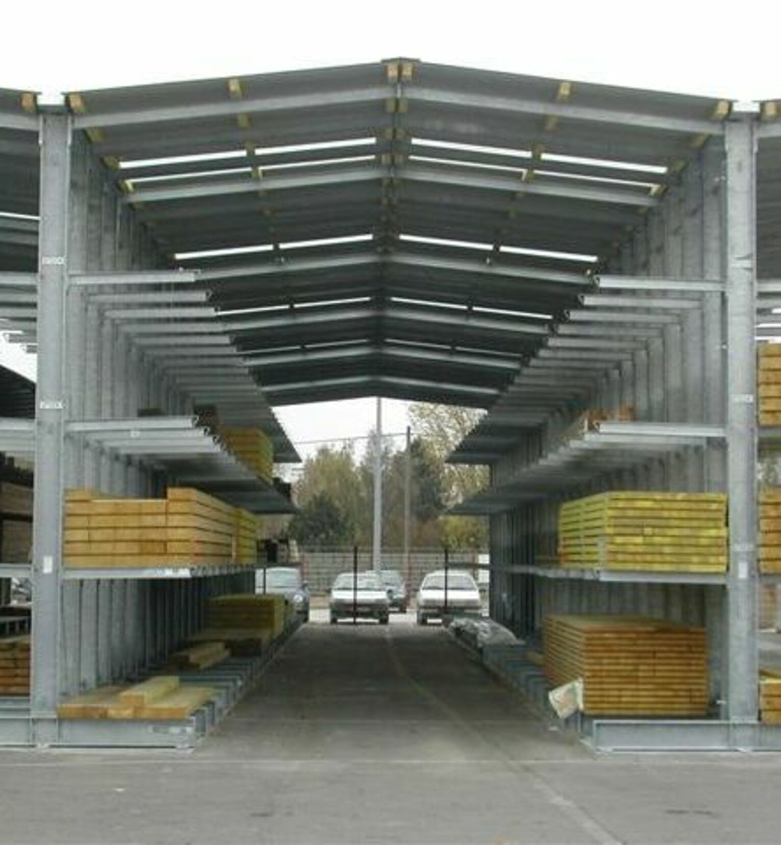 [Translate "Italien"] Rack-clad warehouse Cantilever racking