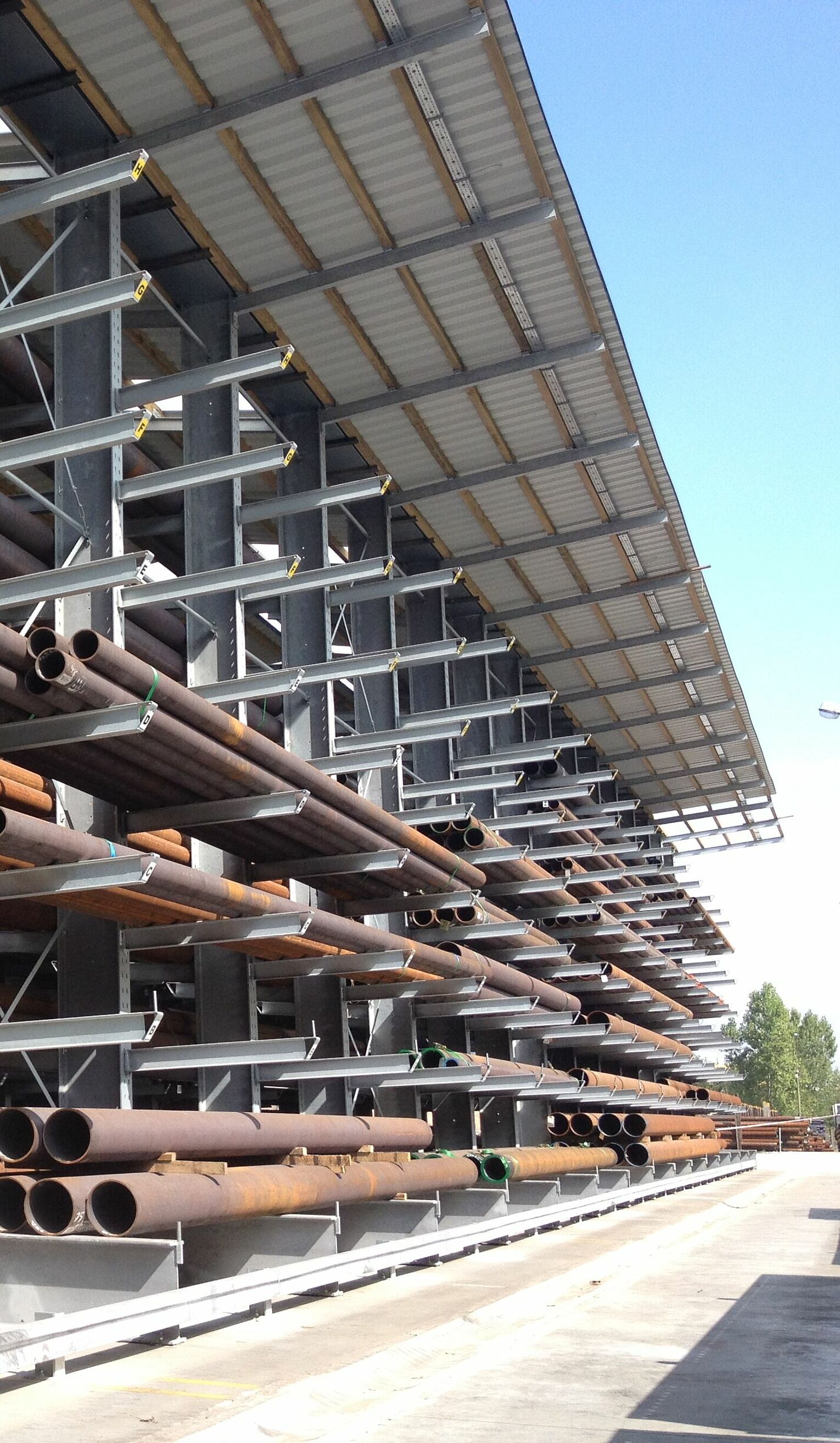 [Translate "Italien"] Cantilever racking Yard racking