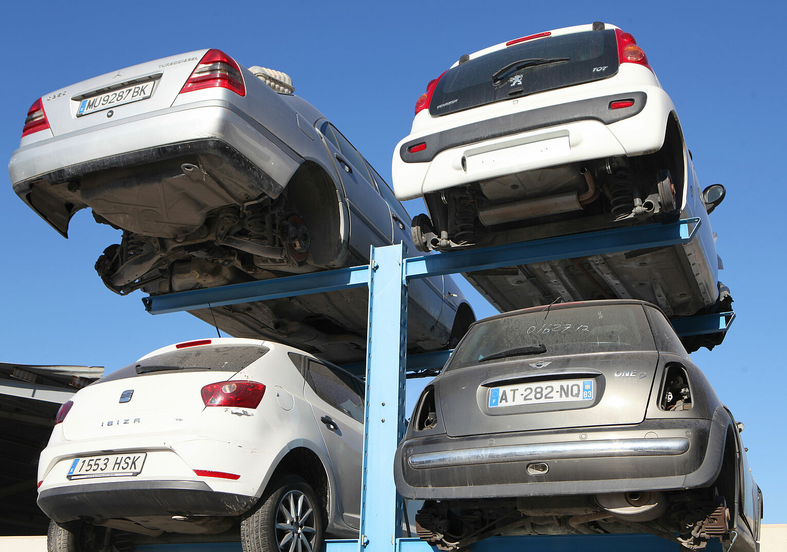 [Translate "Italien"] Cantilever racking Car dismantler