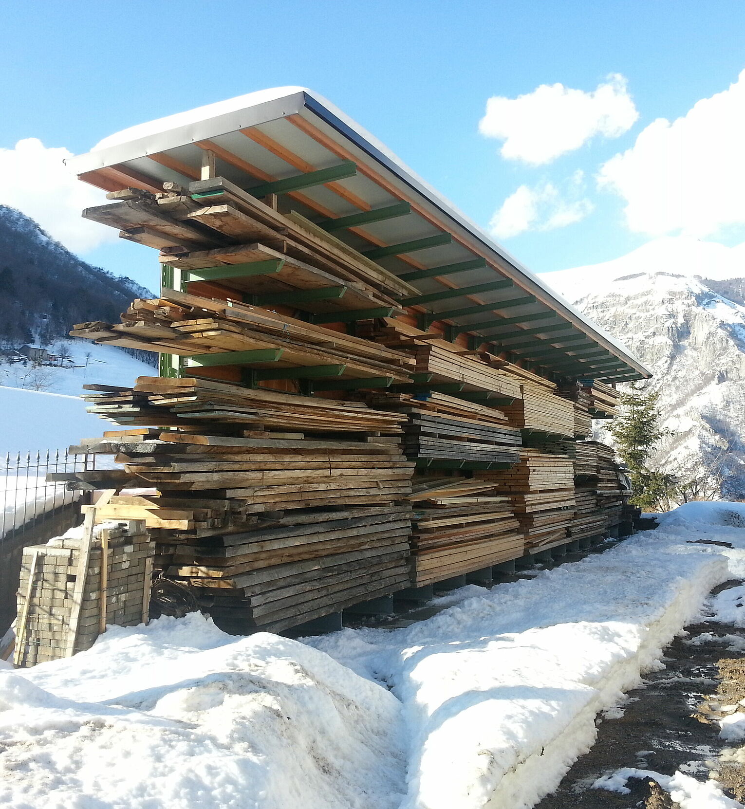 [Translate "Italien"] Cantilever racking Yard racking