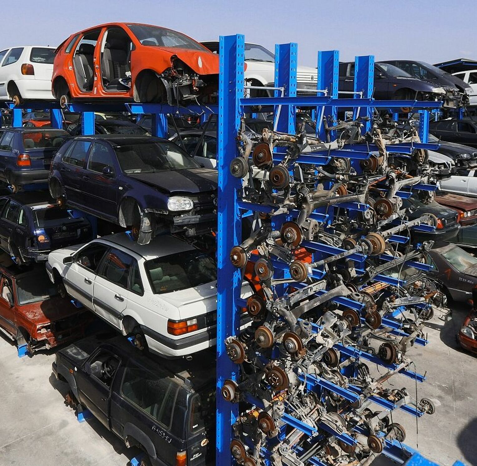 [Translate "Italien"] Cantilever racking Car dismantler