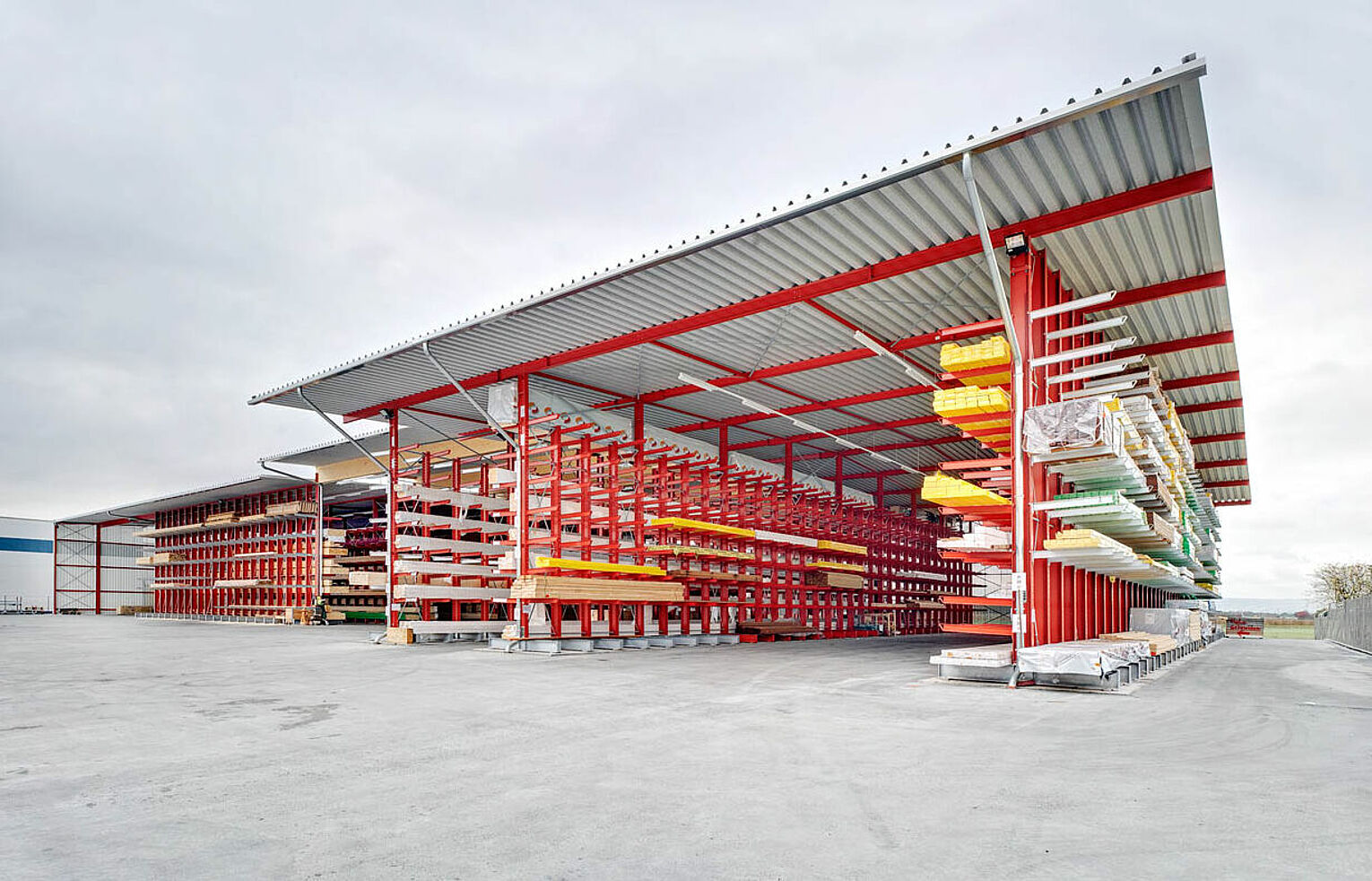 [Translate "Italien"] Rack-clad warehouse cantilever racking