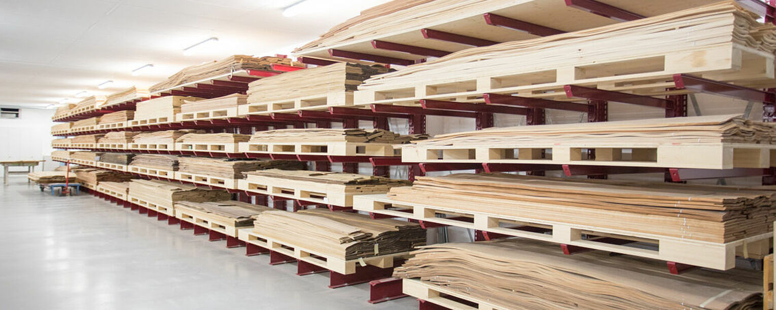 [Translate "Italien"] Cantilever racking timber trade