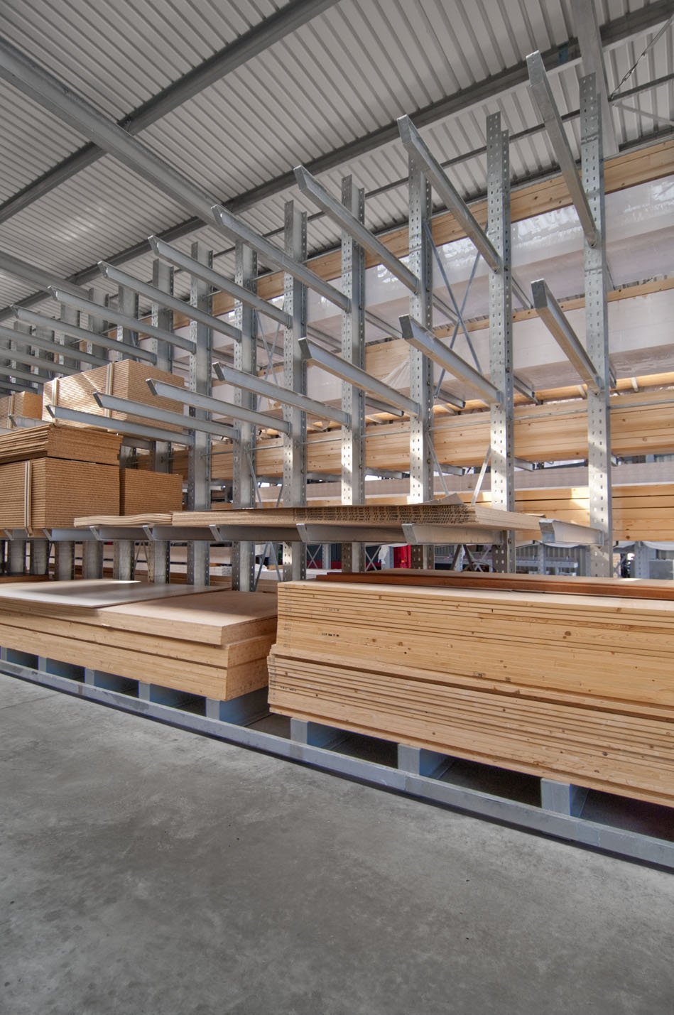 [Translate "Italien"] Cantilever racking timber trade
